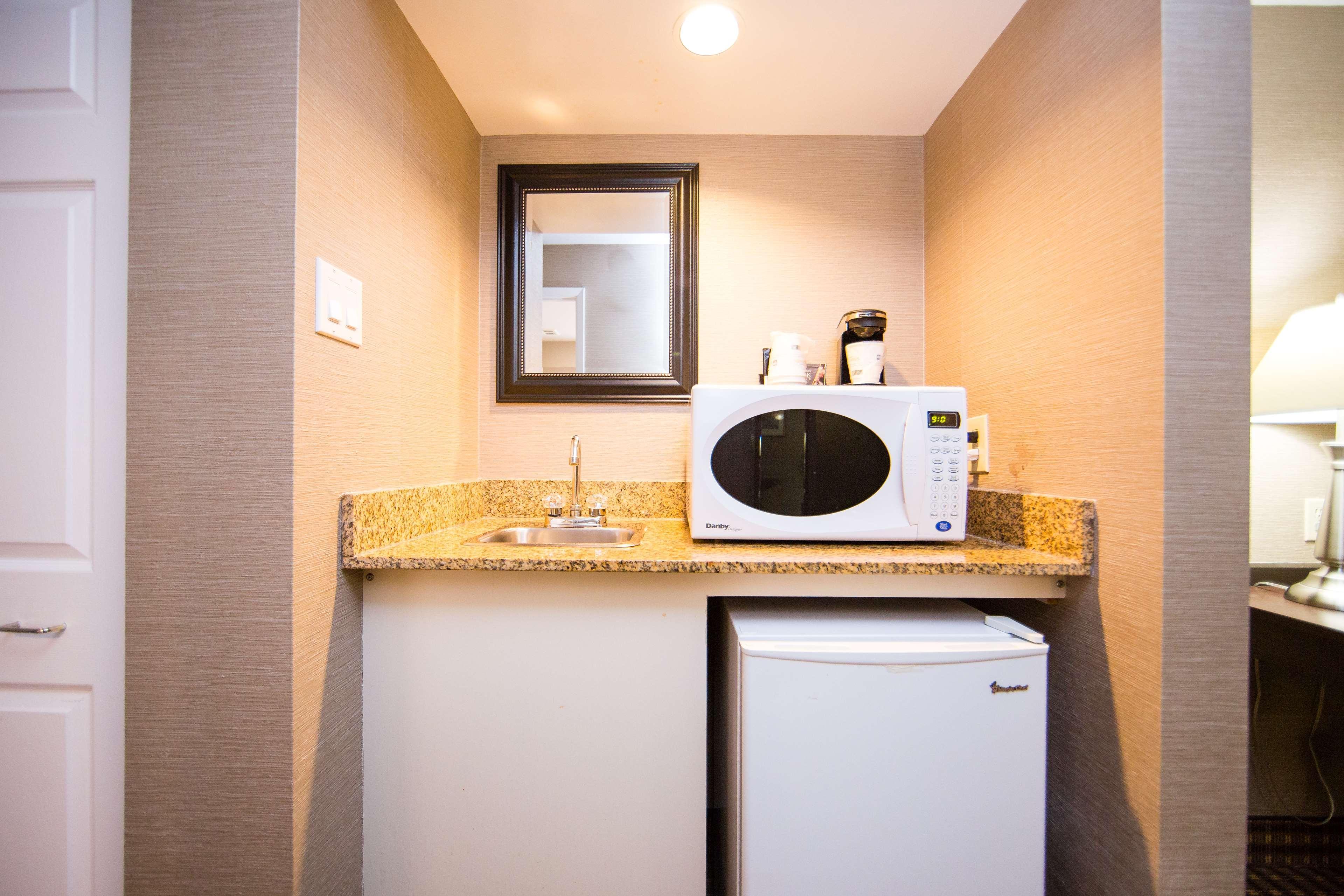 Best Western Plus Ottawa Kanata Hotel And Conference Centre Exteriör bild